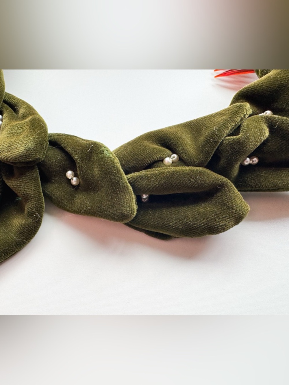 Vintage 1950s Olive Velvet Leaf Headband with Pearl Beads and Matching Wristlets - Picture 4 of 10